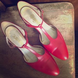 Vintage Red T-Strap shoes by Daisy